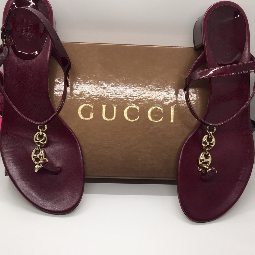 Gold Link Gucci Sandals - Picture 2 of 8